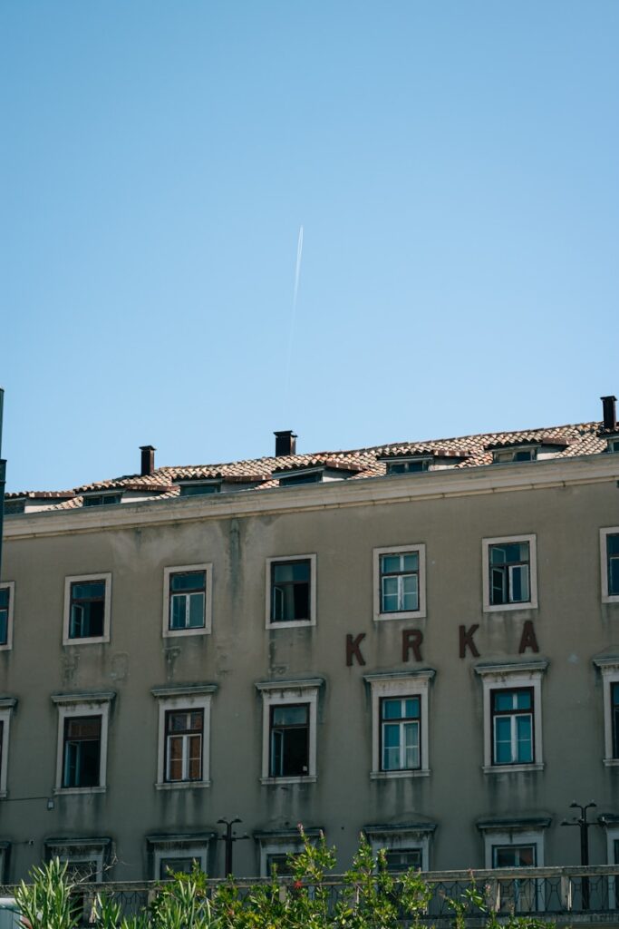 a tall building with lots of windows and a sky background